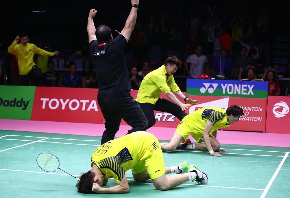 英格兰羽毛球队轻取泰国羽毛球队，谌龙制霸全场