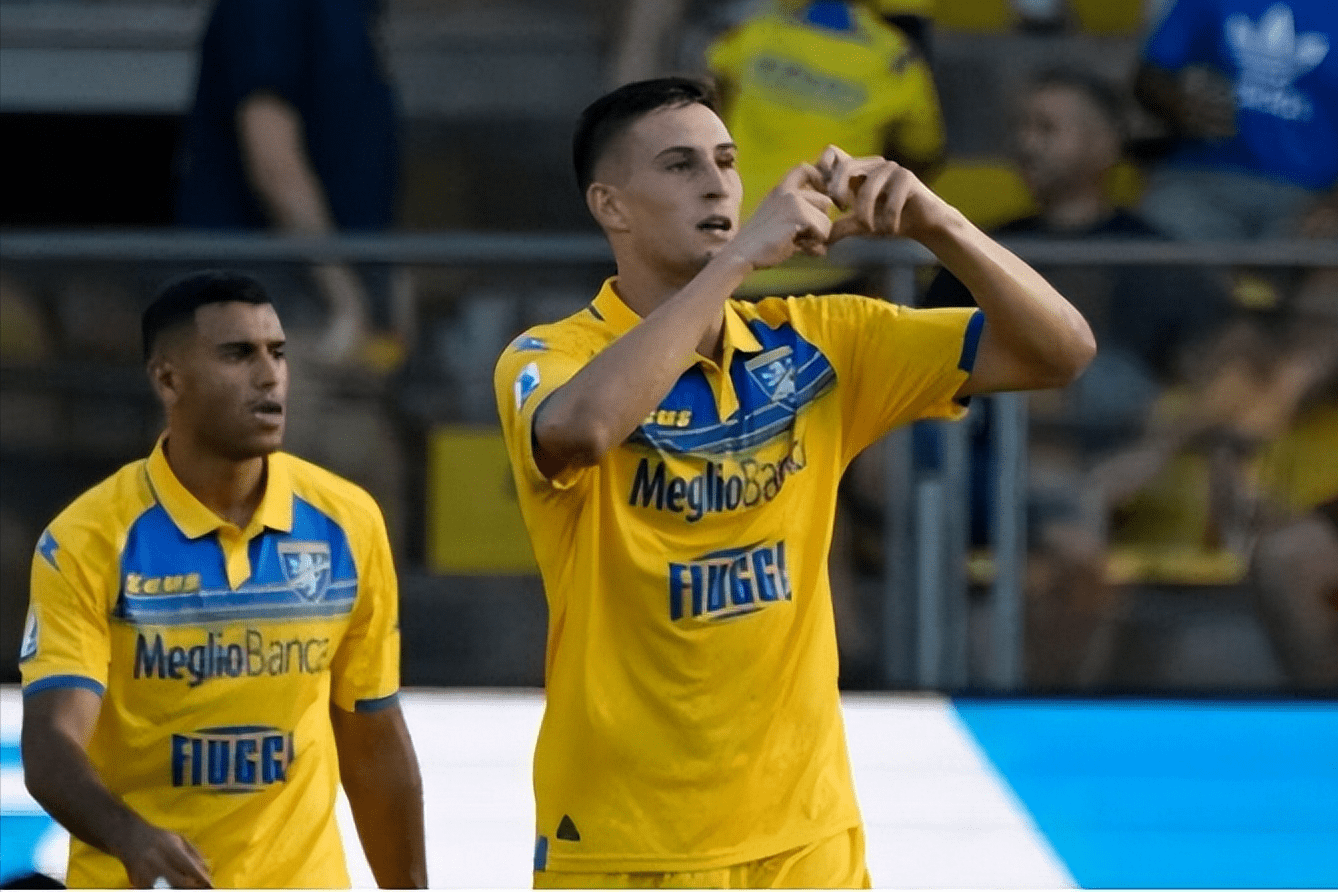 爱游戏中国-意大利足球盛事热度高涨，强队实力角逐榜首