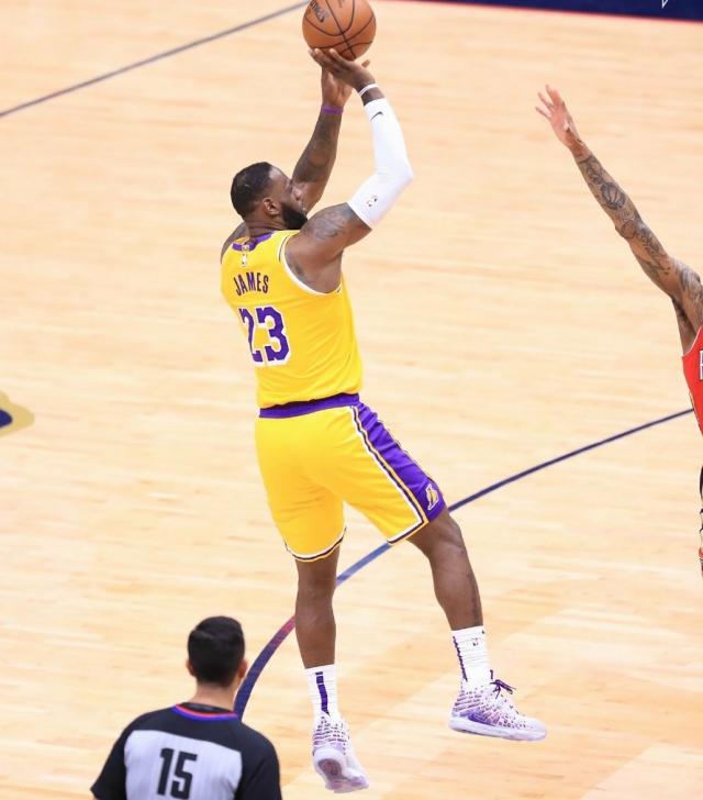 鹈鹕险胜魔术，詹姆斯高光表现